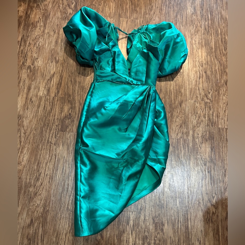 Do + Be Vibrant green cocktail Dress